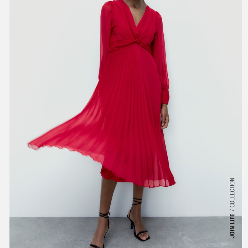 Elegant Red Pleated Dress